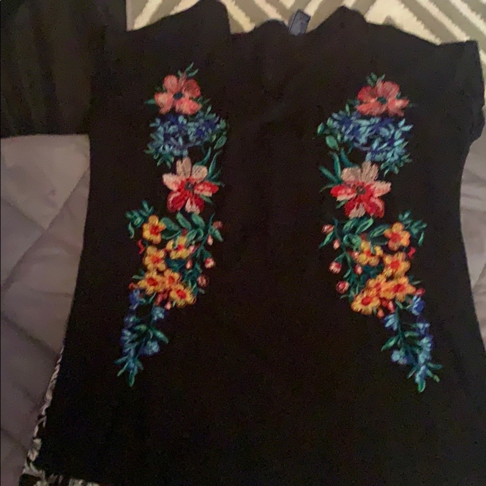 LifeStyle Black floral tshirt